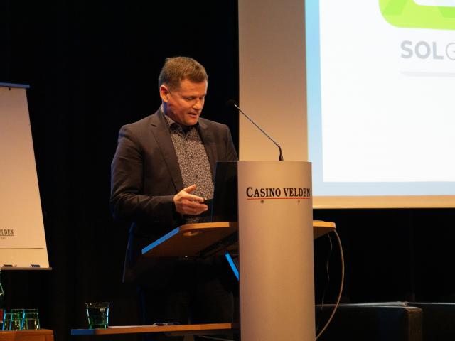 18-DSC06360 18-DSC06360