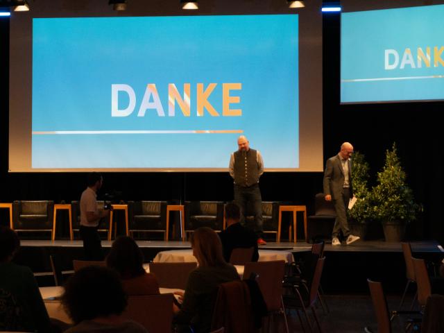 2-DSC05904 2-DSC05904